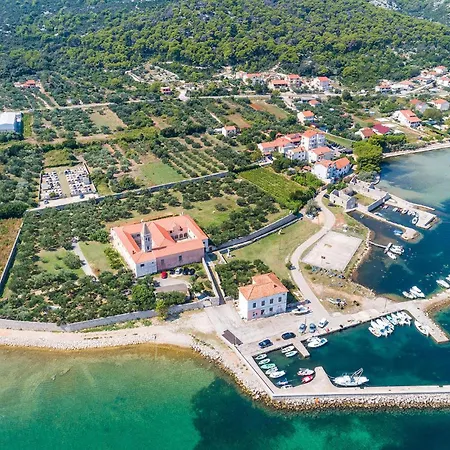 2 Bedroom In Lejlighed Pašman