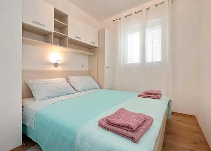2 Bedroom In Lägenhet Pašman