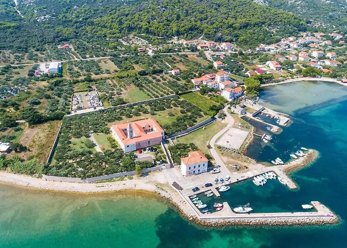 2 Bedroom In 아파트 Pašman